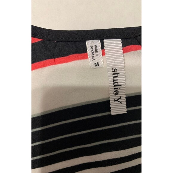 Studio Y Tank Top. Size M - Picture 6 of 6